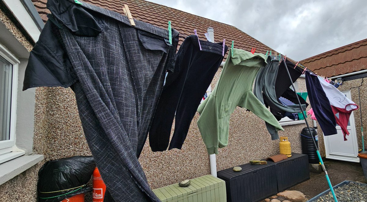 nicillemhoire's tweet image. It might be blowy but it's been a good day for getting the washing dry!

#StormKathleen #LineDried #GoodDryingDay #IsleOfLewis