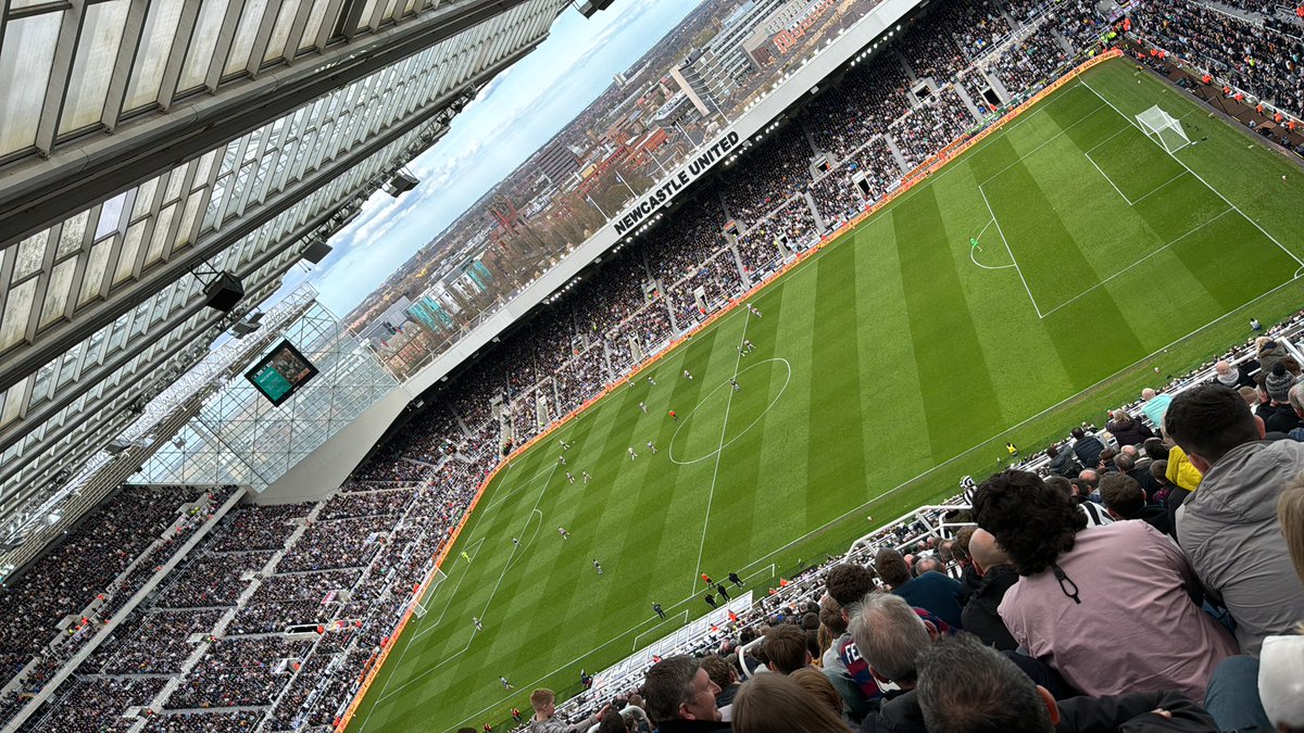 Cwalker6033's tweet photo. @WestHamPlace NEW V WHU 👌 class away fans https://t.co/0TDF2FuueN