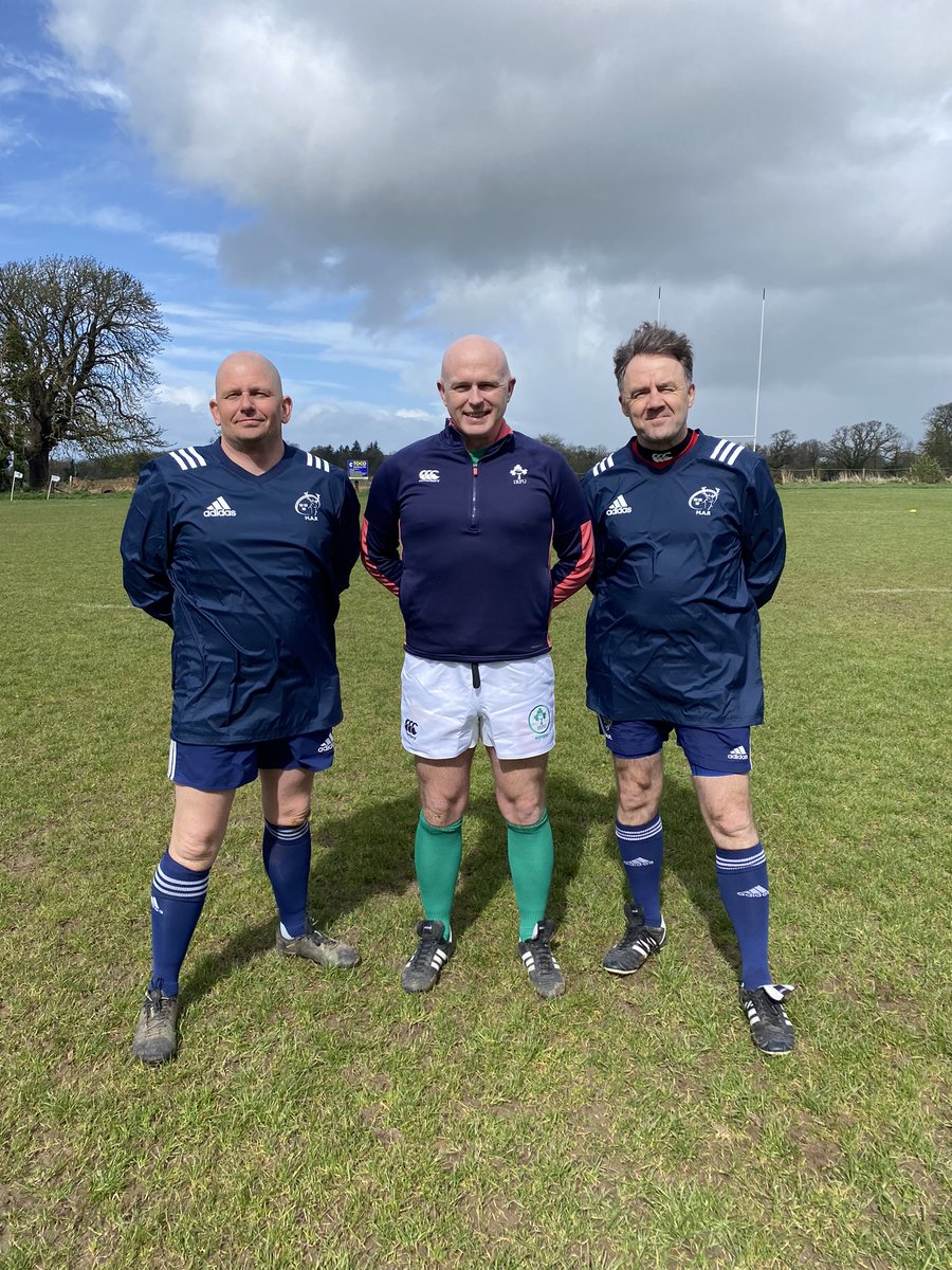 Many thanks to the @IrishRugby & @MunsterReferee officials taking charge of today’s game. Have a good game gents. #NoRefNoGame KO v @bruffrfc at 2.30pm.