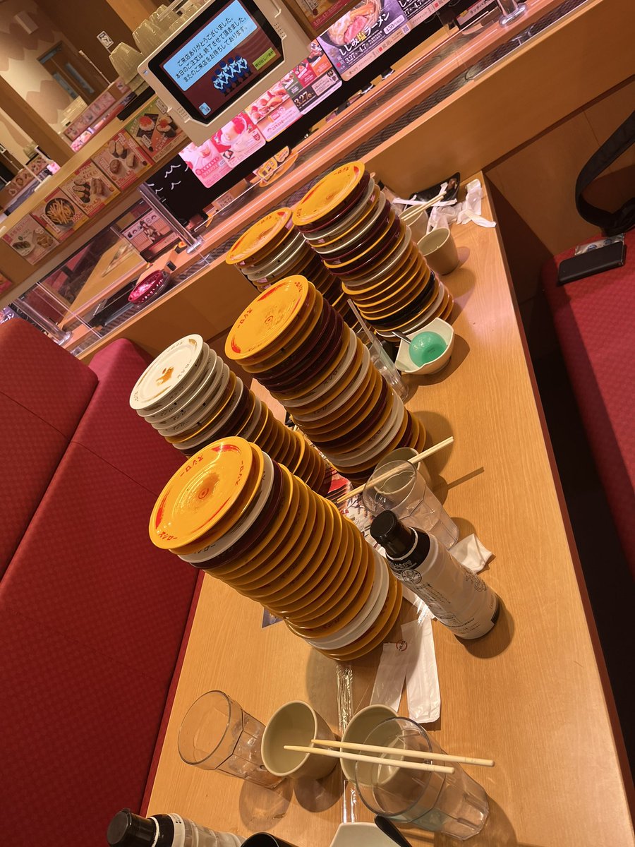 jsodbdjdbdj's tweet photo. #スシローで100皿いったぜ https://t.co/uxJxV5BJCA