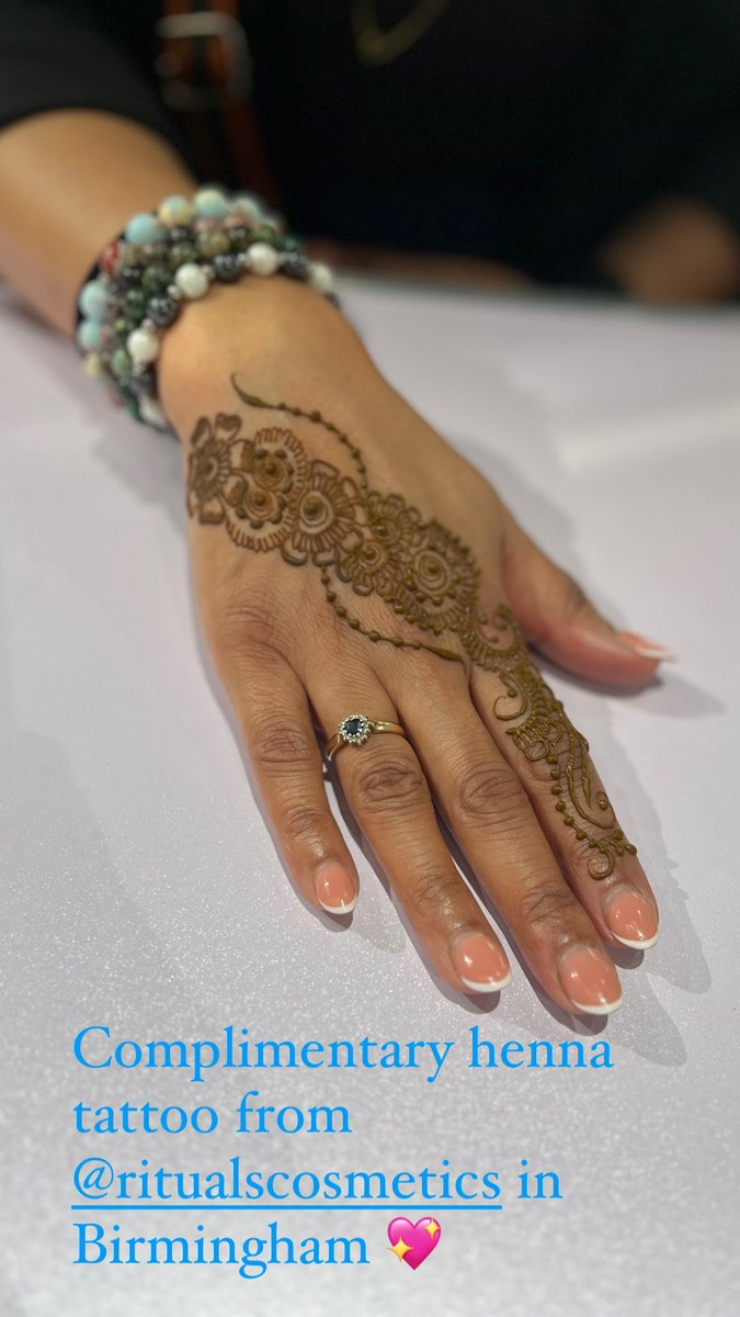 littlered1071's tweet photo. Complimentary henna tattoo from #ritualcosmetics in Birmingham Grand Central ๐ https://t.co/1ULcT8bj8N