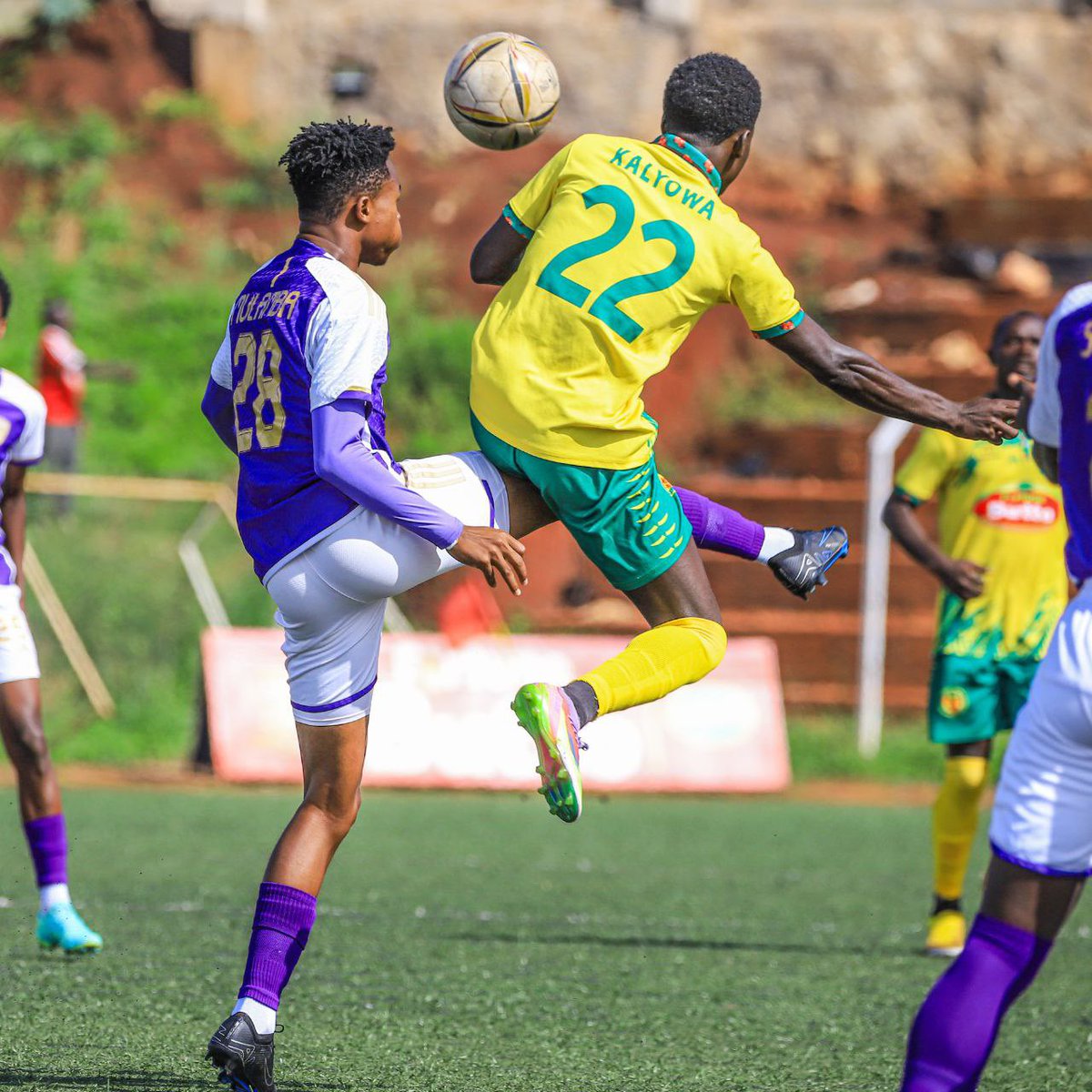 Twenty minutes played, still goalless BUL 🟡0-0 WAK 🟣 #WeAreThePurpleSharks #PrideOfWakiso #BULWAK @1xBet_Eng Game is live on @sanyukaprime