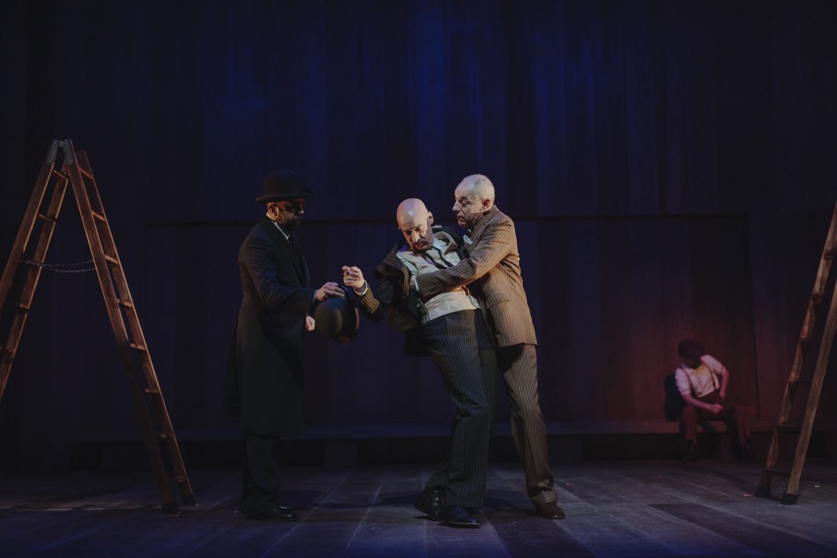 teatrelliure's tweet photo. Hola, Grover’s Corners! 

Ja som a @EscenaVilanova a punt per començar la gira de #LaNostraCiutat, el clàssic de Thornton Wilder que dirigeix @ferranutzet. 

🤎 Últimes entrades per avui: https://t.co/xrCOxcov3m..

📍 La resta de parades, aquí: https://t.co/v06IjVdXN1 https://t.co/nsVGhpL1Ss