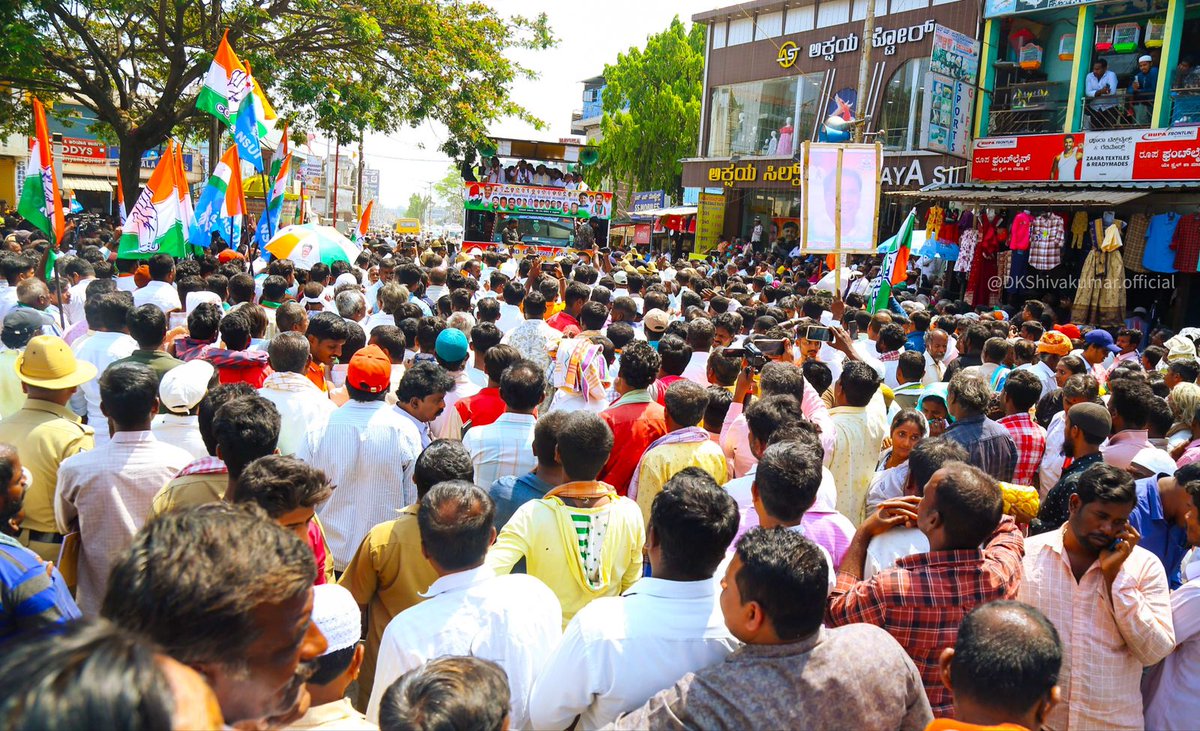 srinivasiyc's tweet photo. The people of Karnataka are once again set to demonstrate their unwavering support for the Congress party in the upcoming Lok Sabha Elections. 

I had the privilege of attending a massive rally in Kolar, where we came together to show our support for Congress Candidate KV Gautam, alongside Karnataka's Chief Minister, Shri @siddaramaiah ji, and Dy CM @DKShivakumar ji.