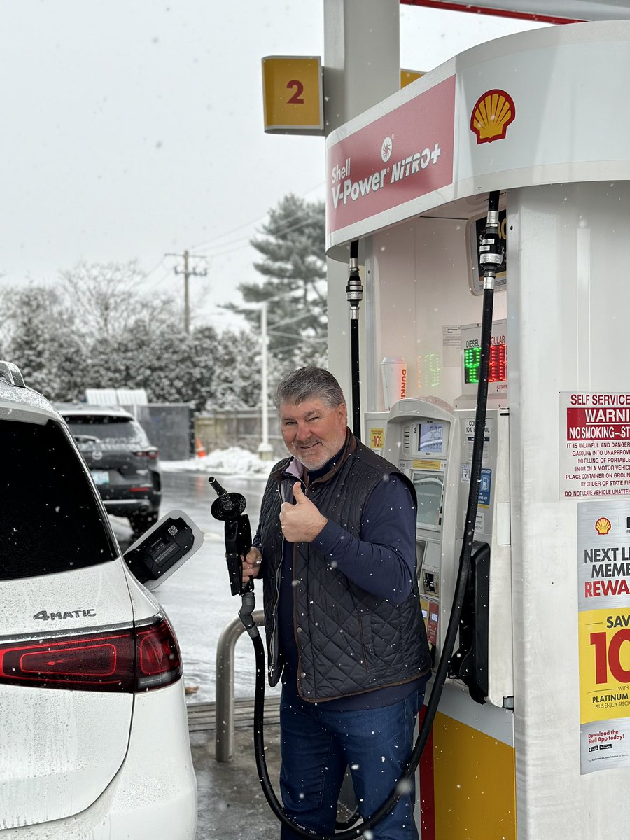 Hey hockey fans! I've teamed up with Shell to pump up your savings with Fuel Rewards fuelrewards.com/bruins ! Score 25c* off on V Power fill-ups during home games, in real-time, when you join The Shell Fuel Rewards Program!🚗⛽🔥 *Terms and Conditions apply