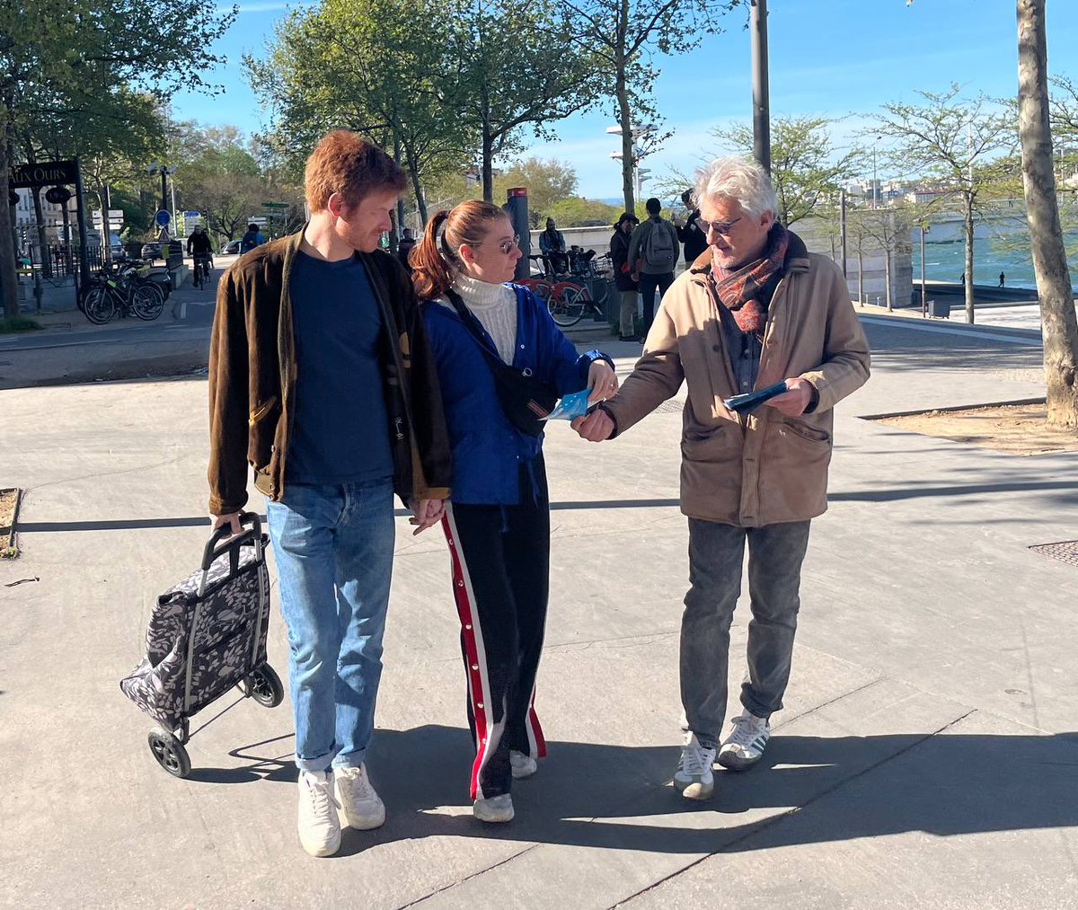 AnneBrugnera's tweet photo. Au marché Augagneur #Lyon3 #Lyon6 #Lyon face à notre superbe Hôtel Dieu 

La mobilisation continue pour les élections européennes du 9 juin🇪🇺

Pour une Europe forte, ambitieuse, tournée vers l’avenir ! @BesoindEurope 

Un seul jour, un seul tour ! 
Le #9juin votez @ValerieHayer ! https://t.co/Gg5OqSid1v