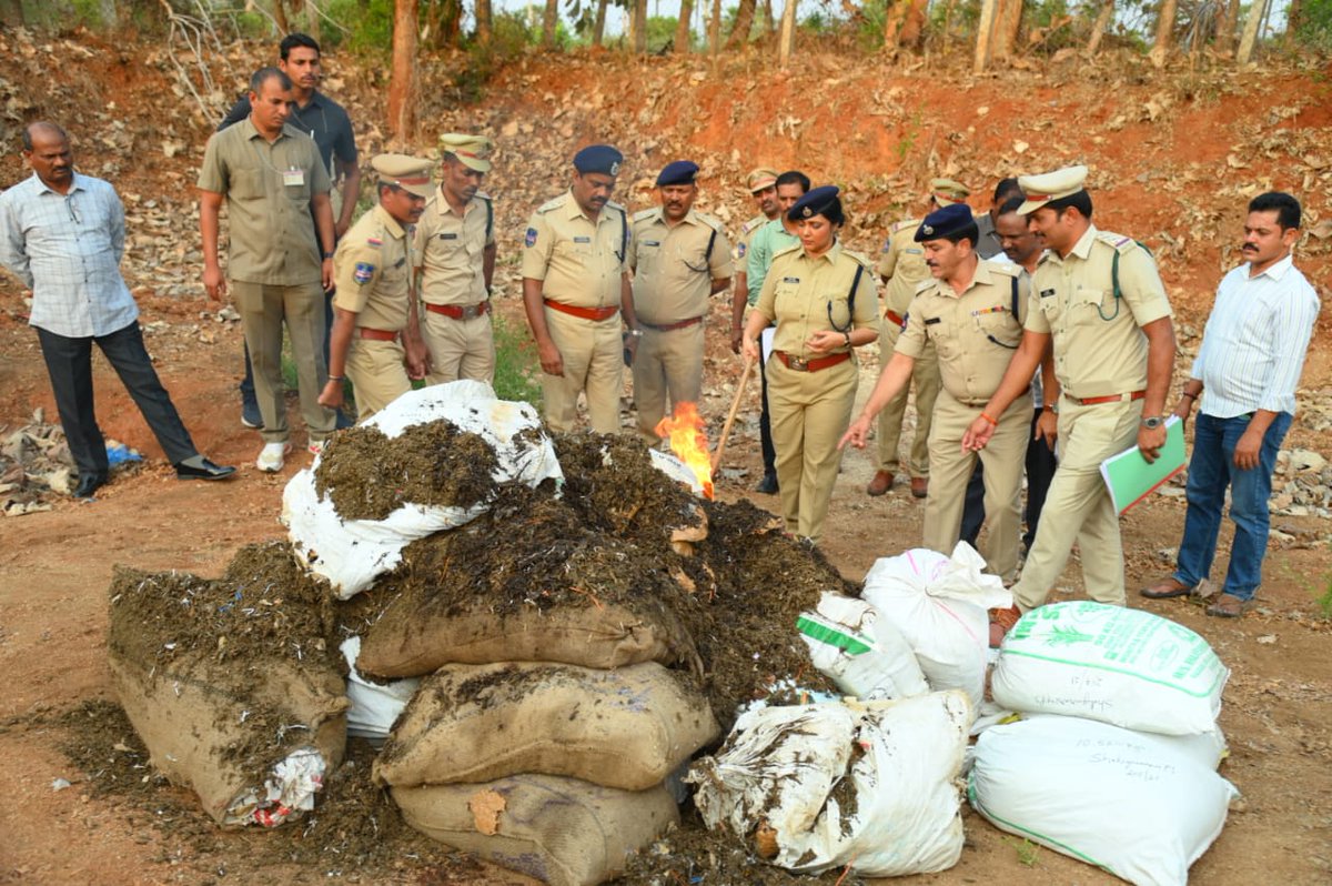 NalgondaCop's tweet photo. #District_Drug_Disposal_Committee #disposes of seized #ganja today, reinforcing our #commitment to #combat_Drug_Abuse and ensure community #safety. Together, we're making strides towards a #healthier_future.
#Serve_with_Pride https://t.co/dtyfcFtchc