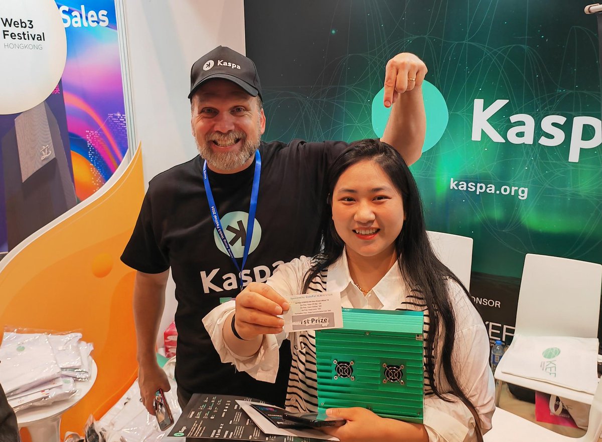 Today, this lucky girl won Kaspa's grand prize: a commemorative mining machine from @IceRiverMiner ! Welcome more friends to visit the #Kaspa  booth in B03. @Kaspa_KEF @CoinPal_io