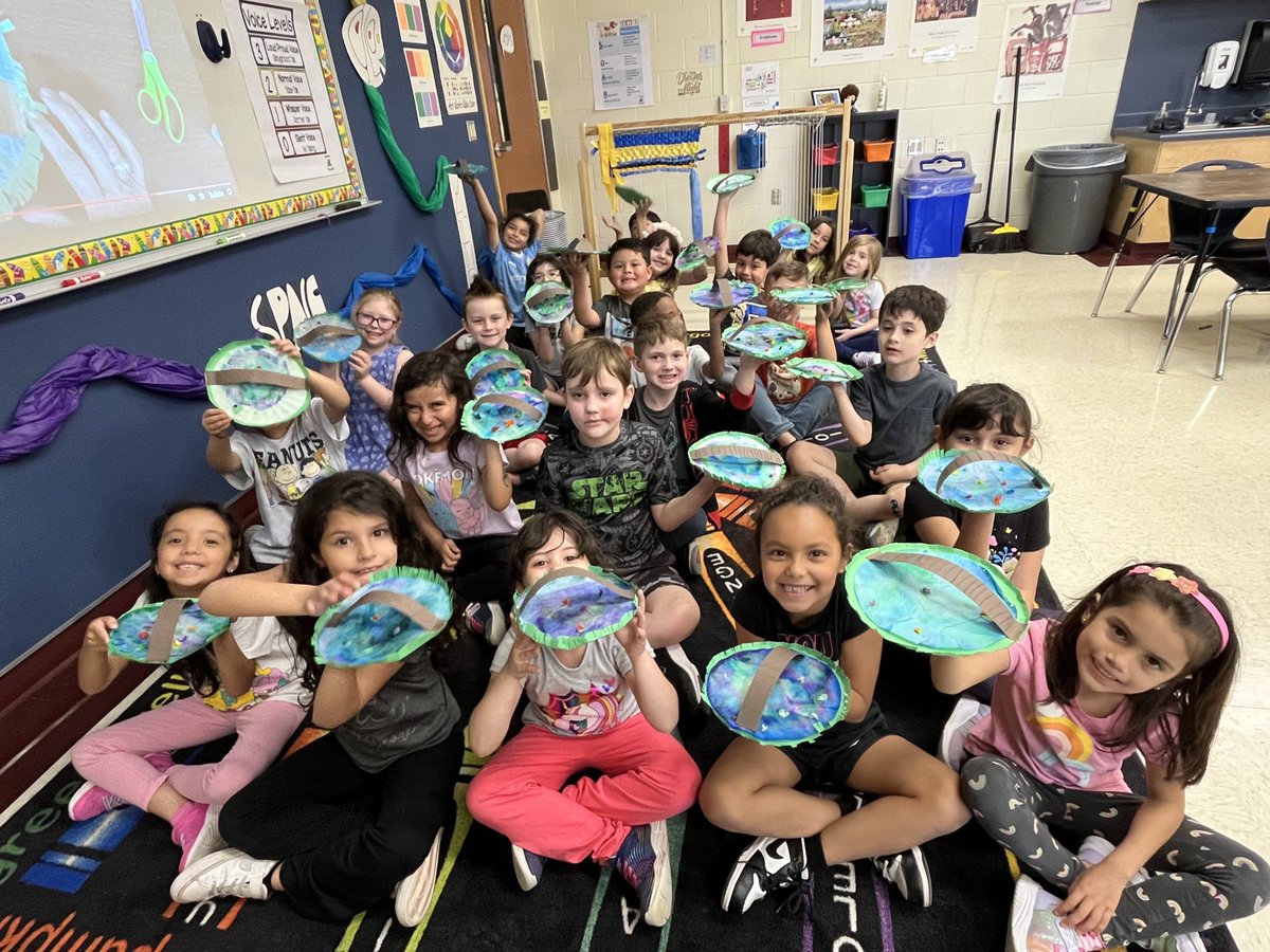 Seascapes bring smiles 😊 First graders created their own seascape sculptures inspired by Monet's water lily paintings. ⁦@NISDNicholsES1⁩ ⁦@NISD_FineArts⁩ ⁦@TeriYasger⁩