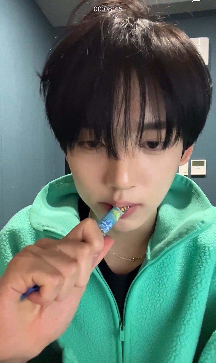 Youjini__0's tweet photo. 강아디너진짜한유진이야…? https://t.co/KiQJq1ELDQ