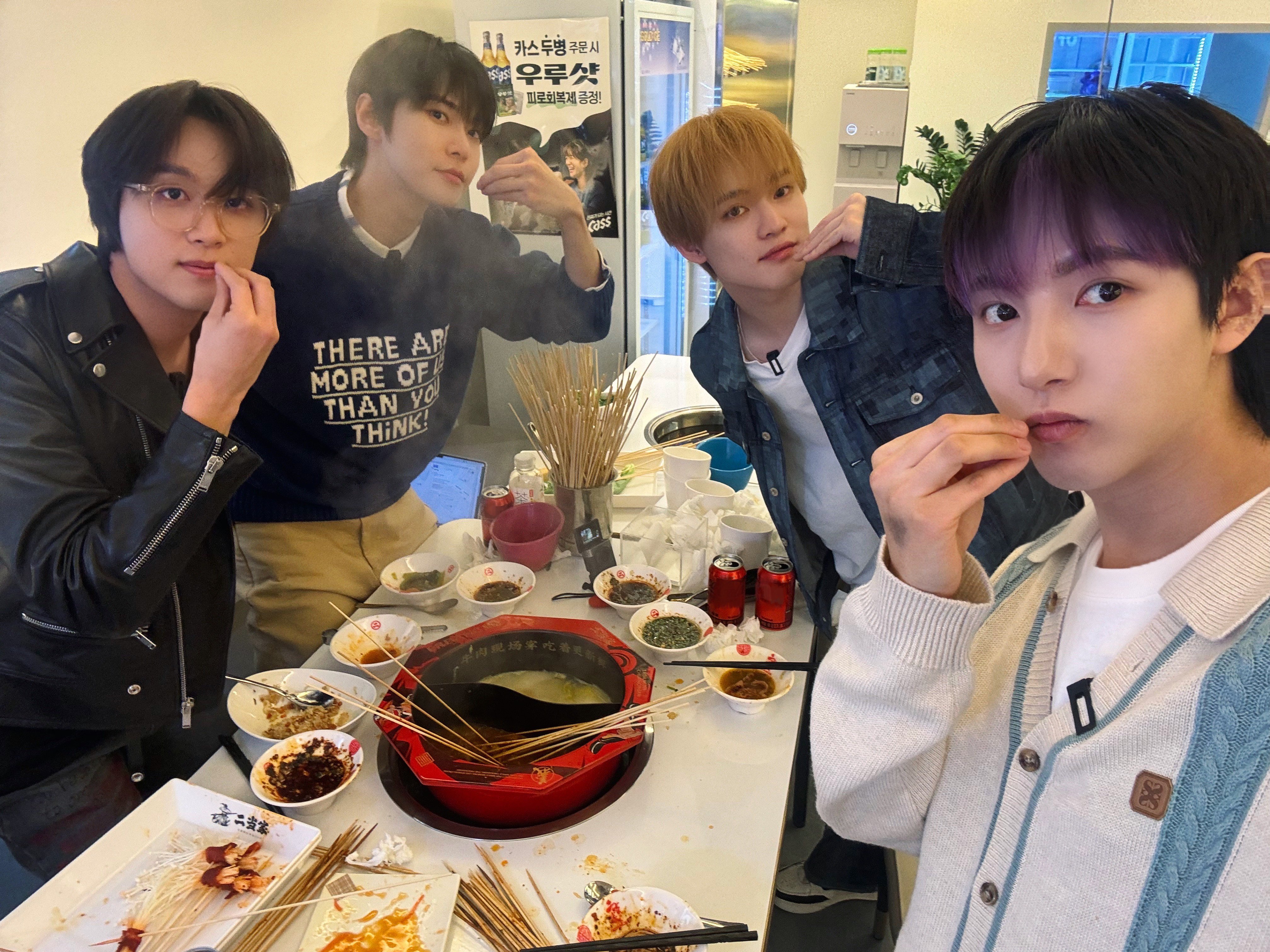 더쿠 - [🦊🐻🐬] 📝얼땅쟈 - 홍탕이 자극적이고 화끈! 백탕은 해장에 아주 좋을 듯 스트레스를 풀고 싶다면 꼭 방문하세요