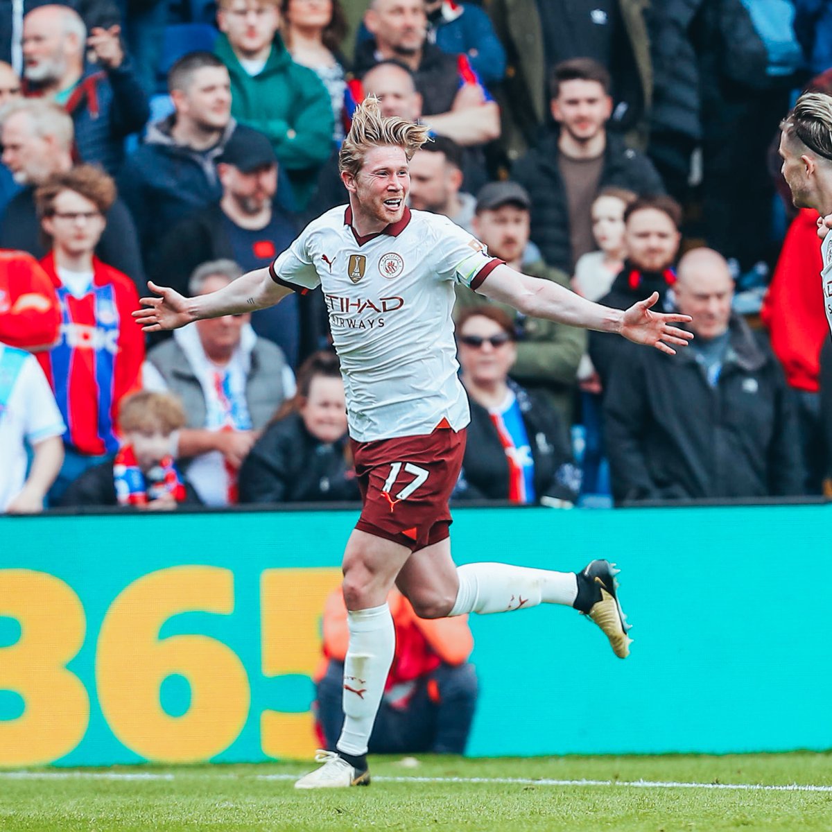 ManCity's tweet photo. This is a @KevinDeBruyne appreciation post! 🩵👑 https://t.co/JZ0LehdcXl