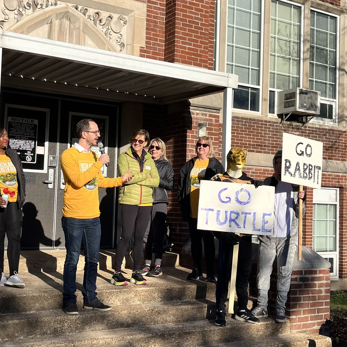 Such a beautiful morning for the 18th annual Richland Creek Run, supporting Greenways for Nashville. I’m unabashedly Team Turtle. We’re continuing to expand our amazing greenways network!