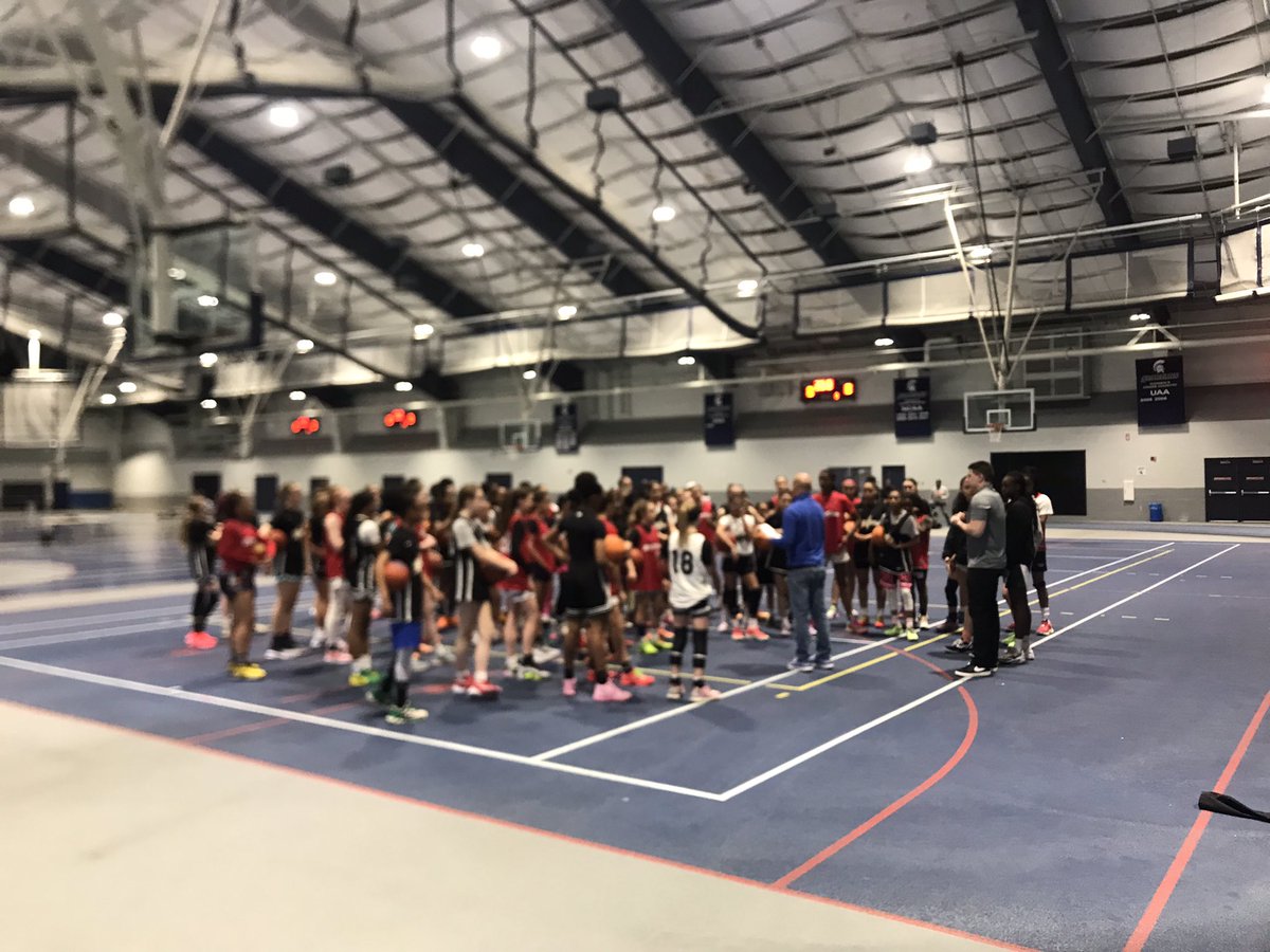 Blue Star SATURDAY. Finally a camp close to home for @basketbella0827 Some of the best girls across the country are here. Chris Menning just made the best statement for these young ladies “Effort and Energy” control the controllables. @risingbluestar1 @BlueStar30s @BlueStarMedia1