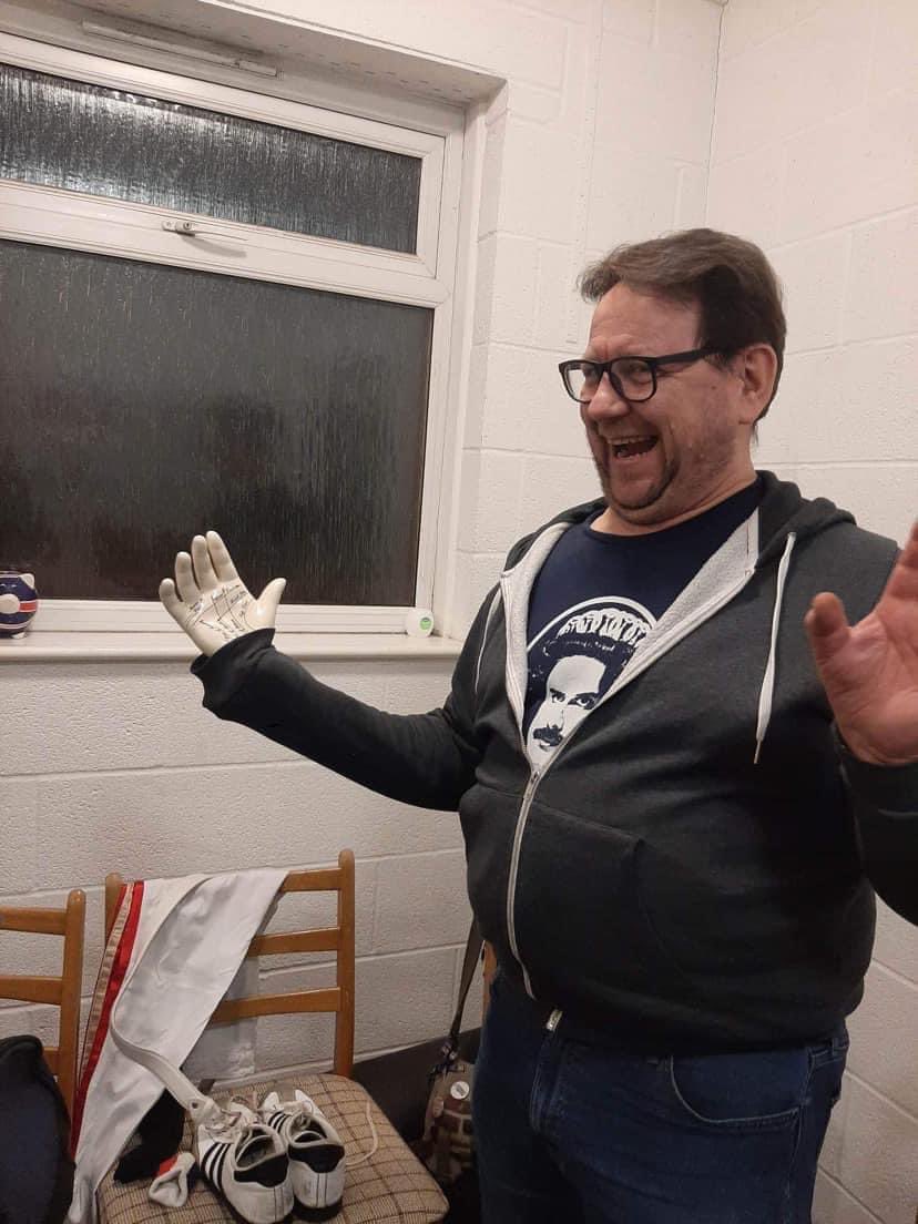 _Queenesque's tweet image. Sad news announcement.
Dan Evans, our wonderful bassist has decided it’s time to move on from all things John Deacon.
Last night was his last ‘official’ gig with us.
We thank Dan and wish him and his wonderful partner Dawn all the best for the future.
Until the next time…
@OIQFC