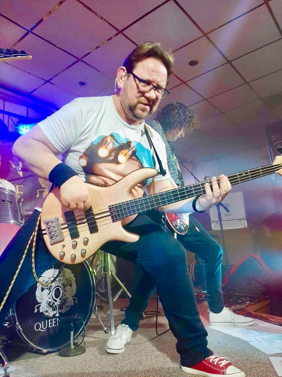 _Queenesque's tweet image. Sad news announcement.
Dan Evans, our wonderful bassist has decided it’s time to move on from all things John Deacon.
Last night was his last ‘official’ gig with us.
We thank Dan and wish him and his wonderful partner Dawn all the best for the future.
Until the next time…
@OIQFC