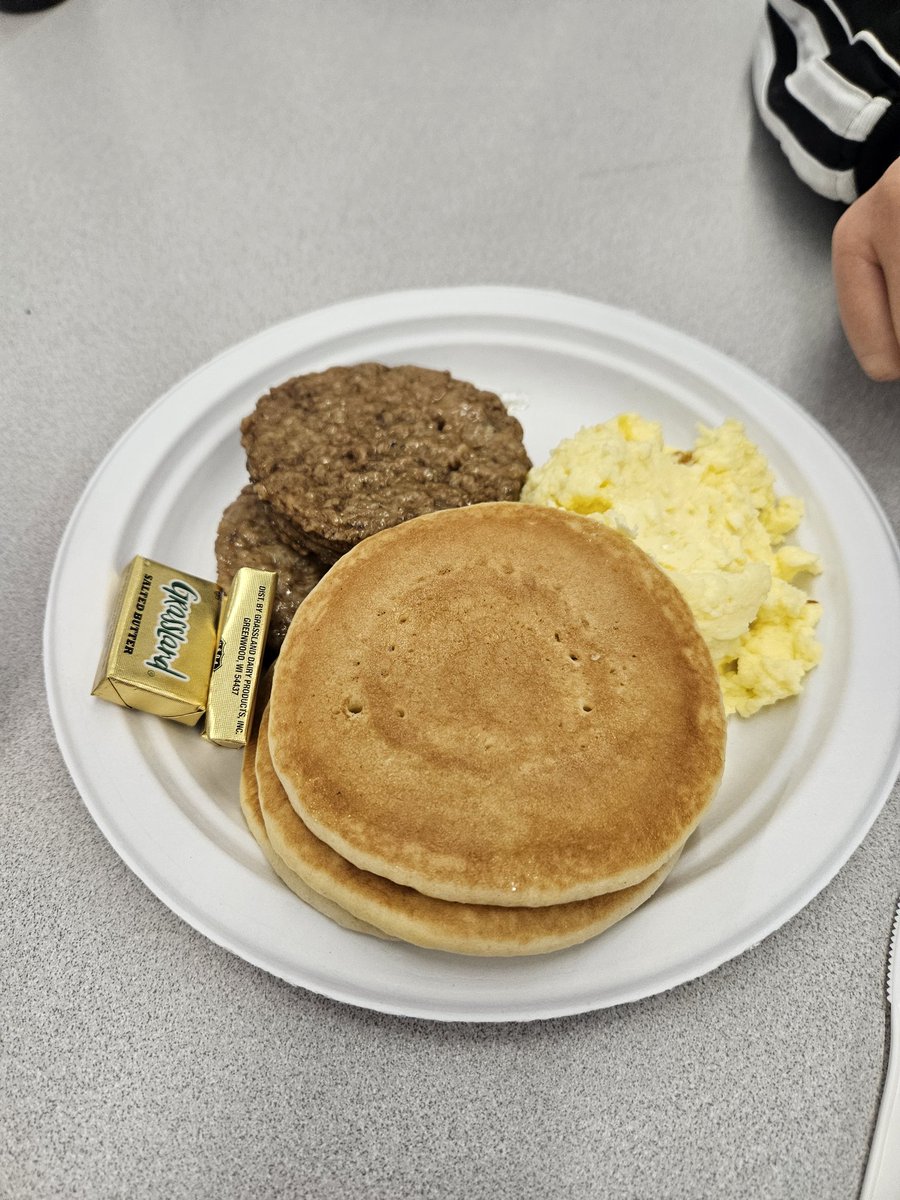PlainsJrAP's tweet photo. Breakfast, tunes and our amazing @PlainsFirebirds students...can't think of a better way to start a Saturday! Love Jazz n' Cakes! https://t.co/Pi9cErdBNQ