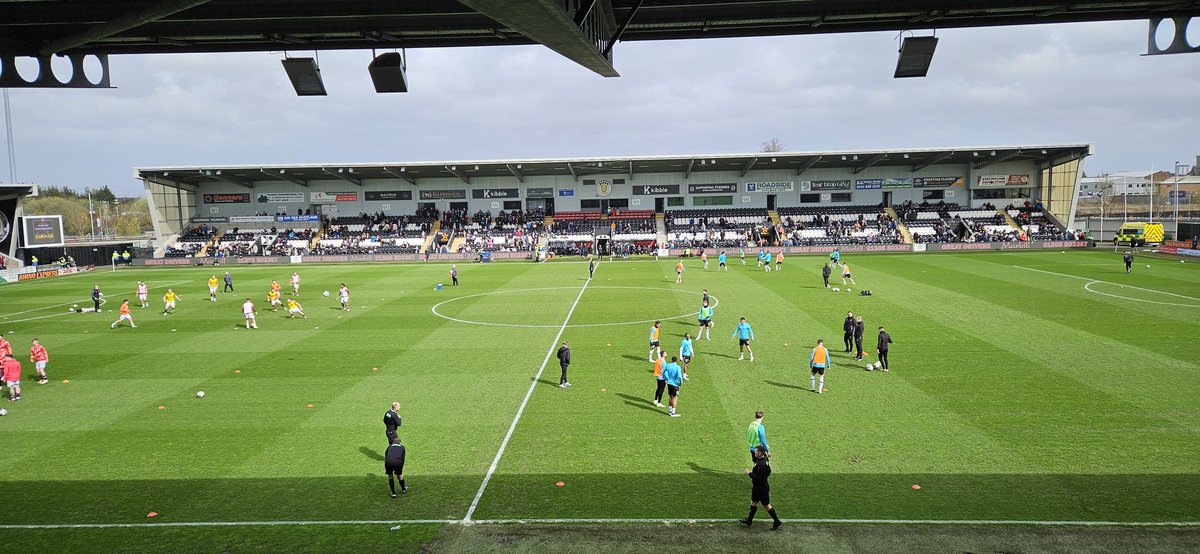 Live coverage coming up from the delightful West Stand at the SMISA Stadium. @saintmirrenfc v @JamTarts, with @RFBorthwick alongside me for commentary, on air from 14.45. Video for international, audio only in the UK #hmfclive