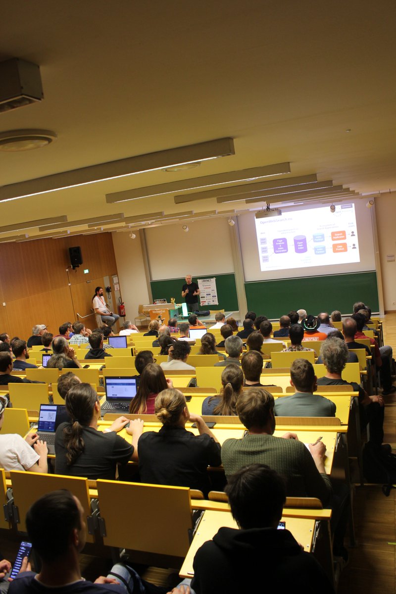 Gut gefüllte Hörsäle bei unseren Lightning Talks, das sehen wir gerne! Großartige Vortragende - großartiges Publikum #glt24