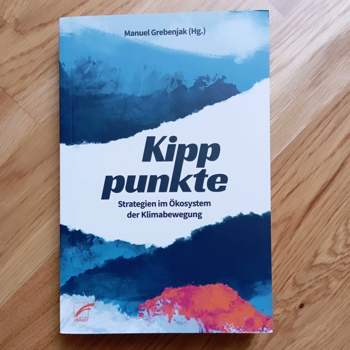 Die Lektüre die ich gerade lese: Kipppunkte herausgegeben von @ManuelGrebe im kritischen @UnrastVerlag Das Interview zum Buch wird auf dem YouTube Kanal VIPR - Varna Peace zu sehen sein. #buchbesprechung #bücher #buchtipp #Buch #klimawandel #klimaschutz #ökologisch