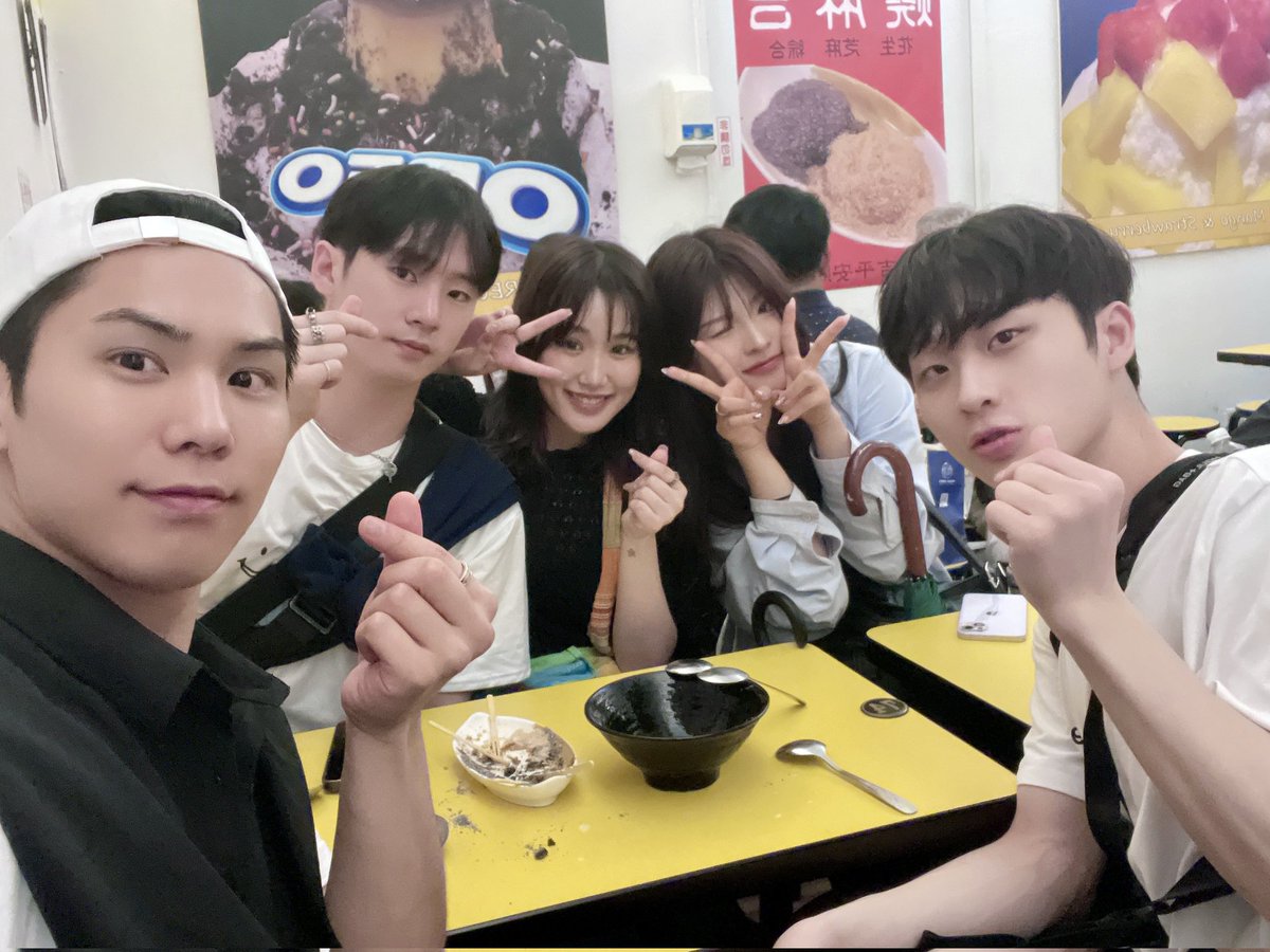 p_rockyent's tweet photo. 대만 하모들 내일 봐요 !!❤

#라키 #하모 #ROCKY #HAMO https://t.co/acGfvm0Awr
