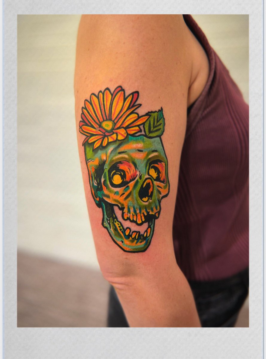 AnthonyInkCo's tweet photo. Took first place best fresh color @memphistattoofestival with this floral skull design based on one of my mock-ups. Thanks to my client for hanging in there through the saturation of this piece. 🏆#colortattoo #memphistattoofestival #memphistattooartist #mississippitattooartist https://t.co/g2dYHbkeX7