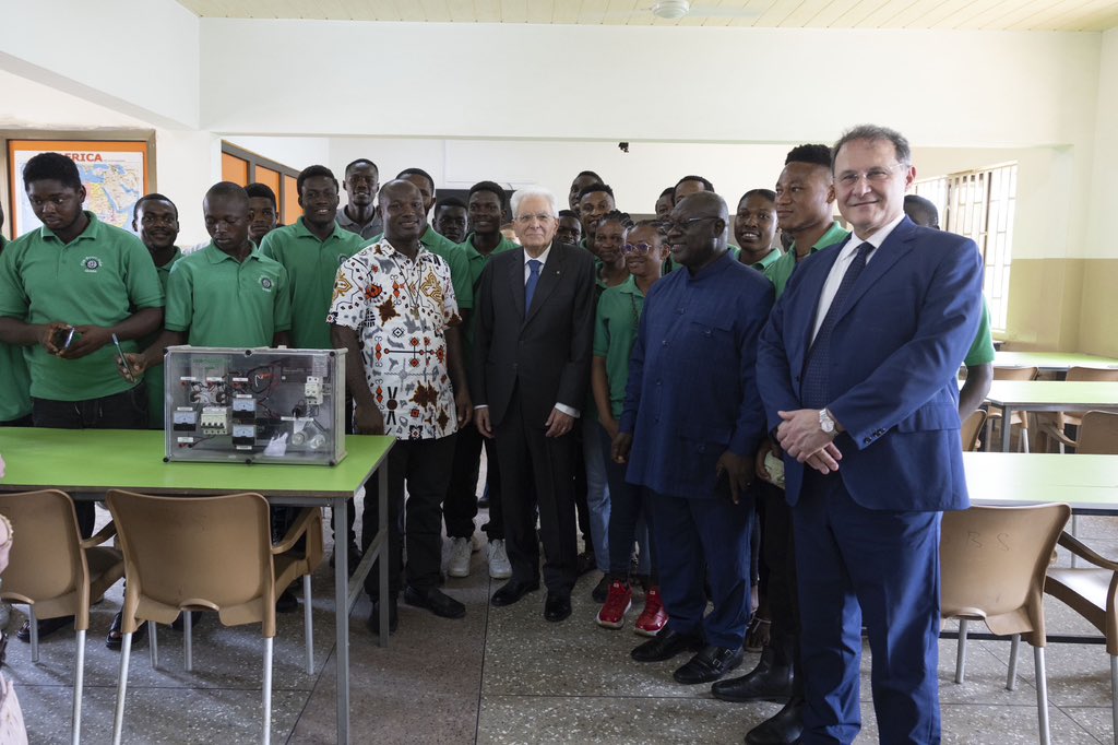 Visita di Stato in #Ghana 🇬🇭 , il Presidente #Mattarella 🇮🇹 visita il Centro di Formazione Don Bosco di Ashaiman Il video: youtu.be/nG8GYb2MSs4?si…