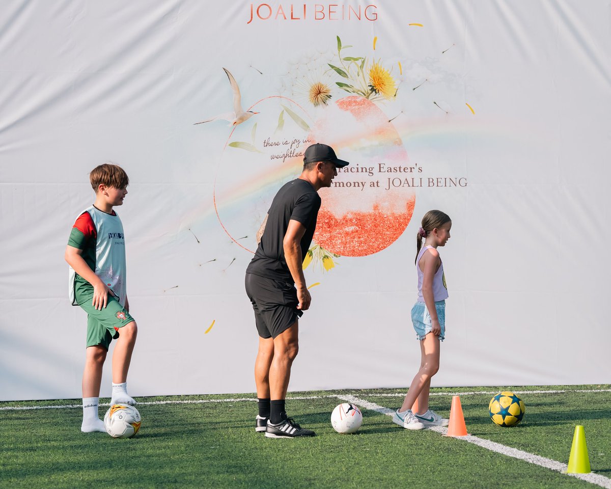 Inspiring the next generation and sharing knowledge is always a pleasure. Recently, we organized a football camp at the stunning WELL BEING resort, JOALI BEING in the Maldives. @JOALIBEING
