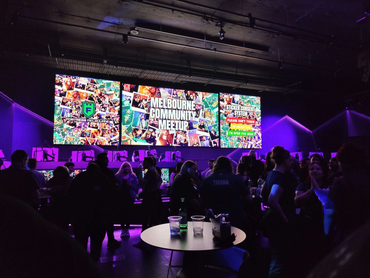 #TwitchMelbourne Meetup at <a href="/FortressMelb/">Fortress Melbourne</a> was super cute and I'm so happy I didn't chicken out!

Poggies seeing all the Melb based overwatch creators and super Poggies to be in a space of other hyped up creators/nerds. 

Maybe next time we'll all actually network 🤣