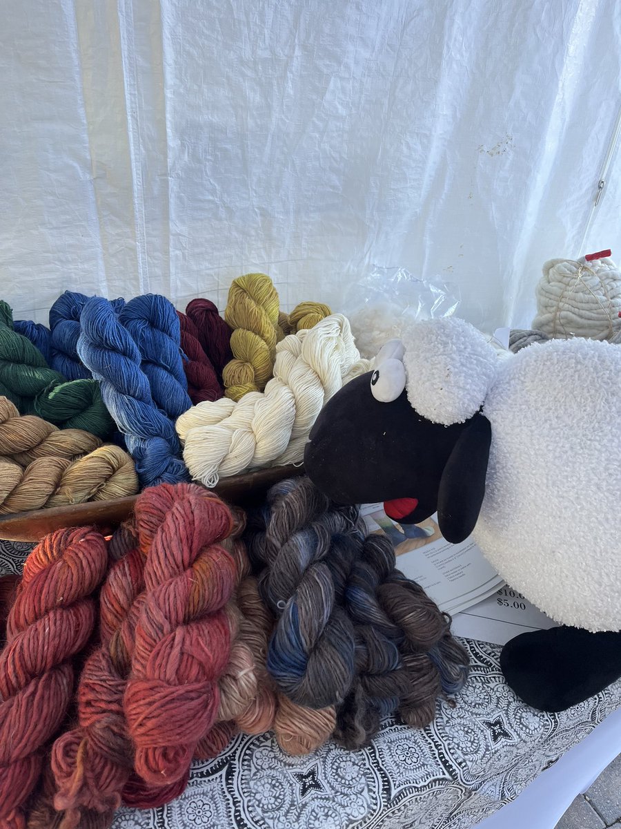 Hanging out at @FrontierCulture today for their Fiber Fest! Come see our table to learn the history of the White House Sheep, discover why wool was so important during #WWI, and even make your own Woolly to take home!
#woolweek #wool #sheep #presidentialhistory #museumstogether