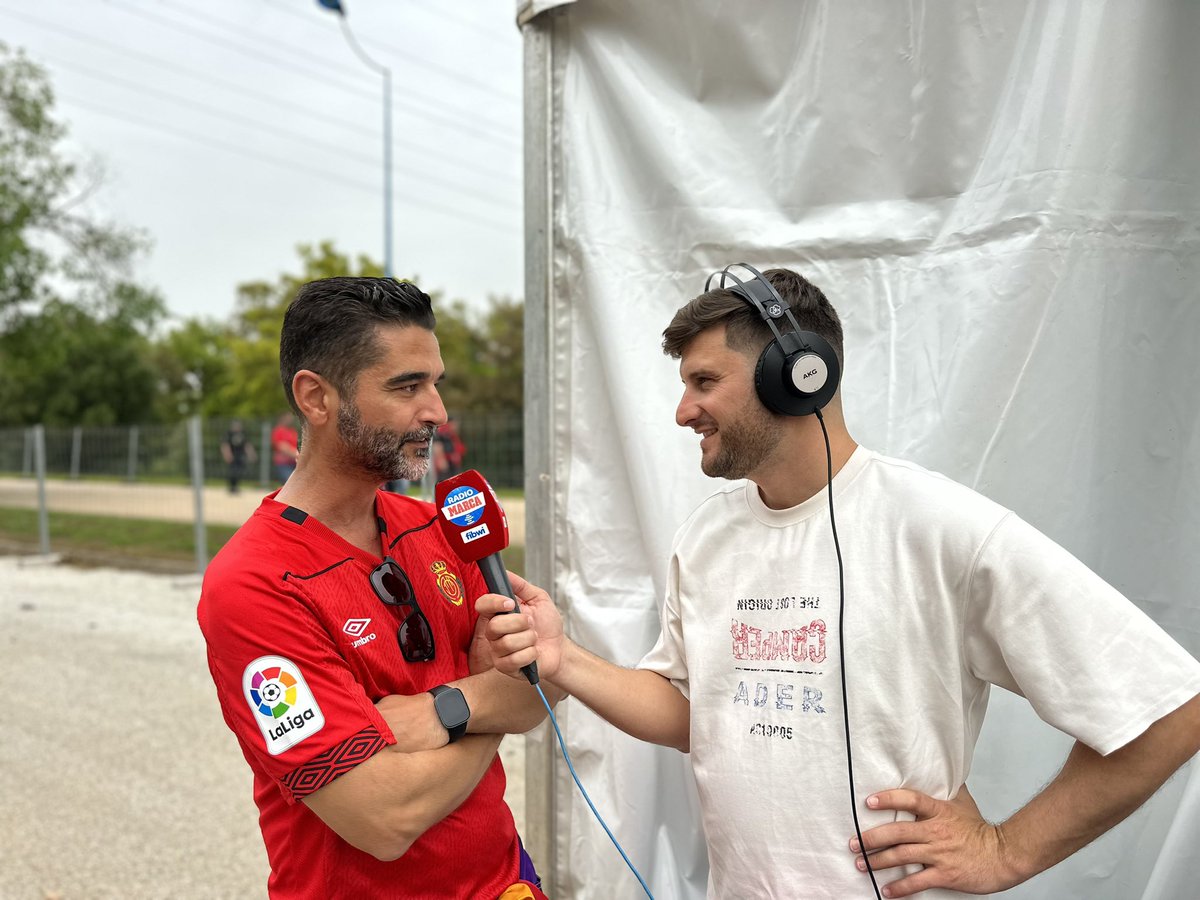 Hoy también desde nuestro stand en la Fan Zone del @RCD_Mallorca nos acompaña @robbertomateo con conexiones en @rmarcabaleares ❤️🖤💪