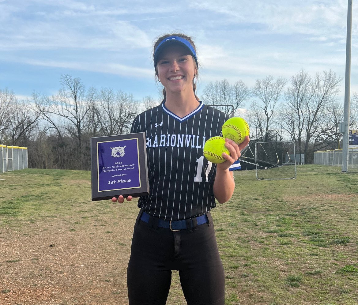 maggs_murphy's tweet image. happy softball season! 9 games in, leading off for my team and batting a .667 with 2 homeruns while fielding a 1.000. it's my favorite time of the year!! 🥎💙☄️
#softball #shortstop #classof2025
#cometnation