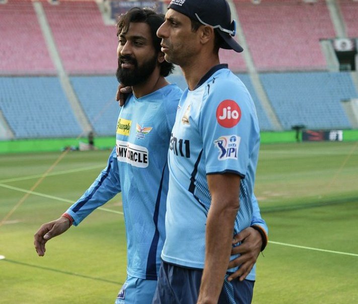 Ashish Nehra with Krunal Pandya 
What Nehra is cooking 

#GTvsLSG #RCBvsRR #GujaratTitans