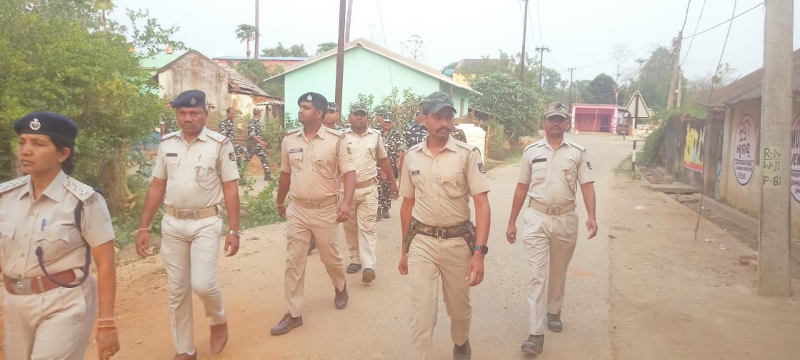 Rairakhol PS conducted flag March in different sensitive area in view of upcoming general election 2024. @odisha_police @DGPOdisha @DIGPNRSAMBALPUR