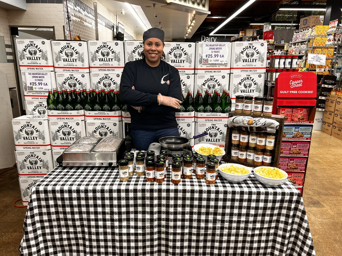 Cooks_Spices's tweet photo. 🛑 what you’re doing and come out and see our own Chef Rayna today for another sampling demo!!!

You can sample CooK’s seasonings today at Holiday Market Canton from 12pm-3pm. Holiday Market is located at 520 S. Lilley Rd Canton, MI. 48188 https://t.co/CmZsoUMWQc