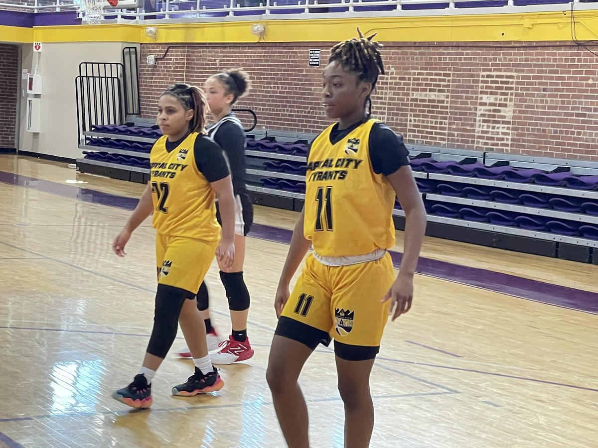 PGH_SCarolina's tweet image. Charleston Raptors 17U Red vs Capital City Tyrants. Tight game Capital City leads 24-18 midway through 2nd half. #PrepGirlsHoops #SwannysRoundballReview