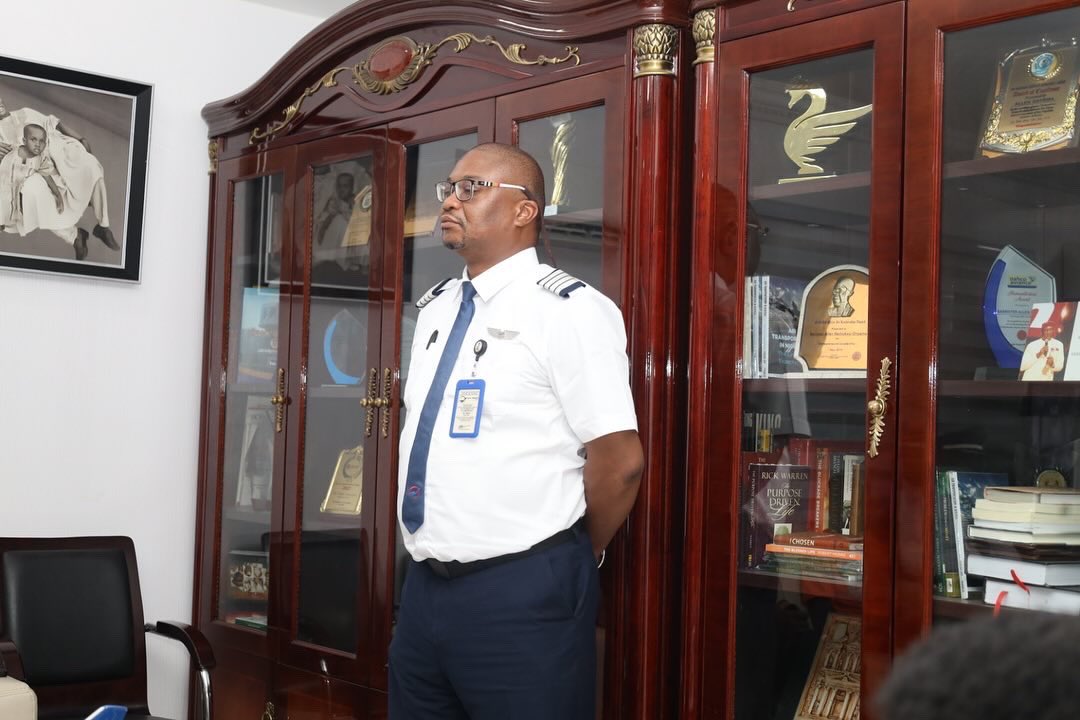 flyairpeace's tweet photo. It was a joyous moment yesterday when one of the Ajibolas, Senior First Officer Abiola Ajibola, received command as a Captain on the Embraer 145 aircraft.

Our Chairman, Dr Allen Onyema, and Captain Abiola's dad, Captain Christian Ajibola, a veteran pilot, performed the honours of decorating our latest Commander. 

Another Captain has just joined the Ajibolas, a family of 'cockpit stars'! Let's celebrate Captain Abiola for this milestone in his flying career.