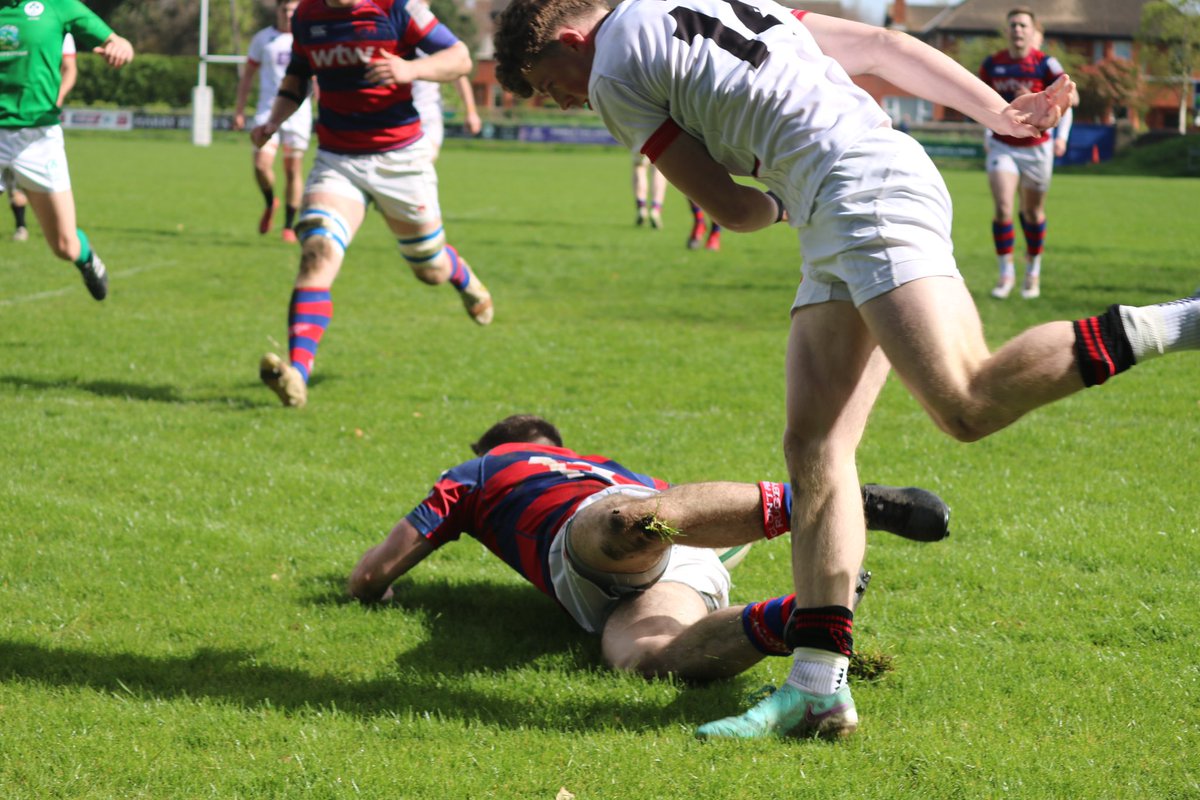 Mark O’Sullivan crosses after a fine break from Ru Byron.

Conor Kelly adds the extras.

Clontarf 7 - 12 @DUFCRUGBY 

#WhoAreWe #ClontarfRugby #EnergiaAIL