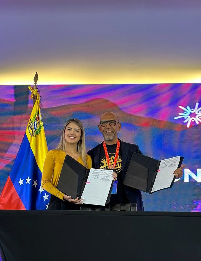 DaniCabello_11's tweet photo. Nos llena de emoción y muchas expectativas las nuevas alianzas firmadas el día de hoy con 100% San Agustín, @UnaturVenezuela, @inea_venezuela, la CVG logística Guayana, la CVG logística Orinoco, @LAConviasa y el @MinComNacional https://t.co/jgd7sDKUvV