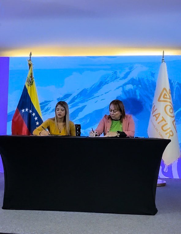 DaniCabello_11's tweet photo. Nos llena de emoción y muchas expectativas las nuevas alianzas firmadas el día de hoy con 100% San Agustín, @UnaturVenezuela, @inea_venezuela, la CVG logística Guayana, la CVG logística Orinoco, @LAConviasa y el @MinComNacional https://t.co/jgd7sDKUvV