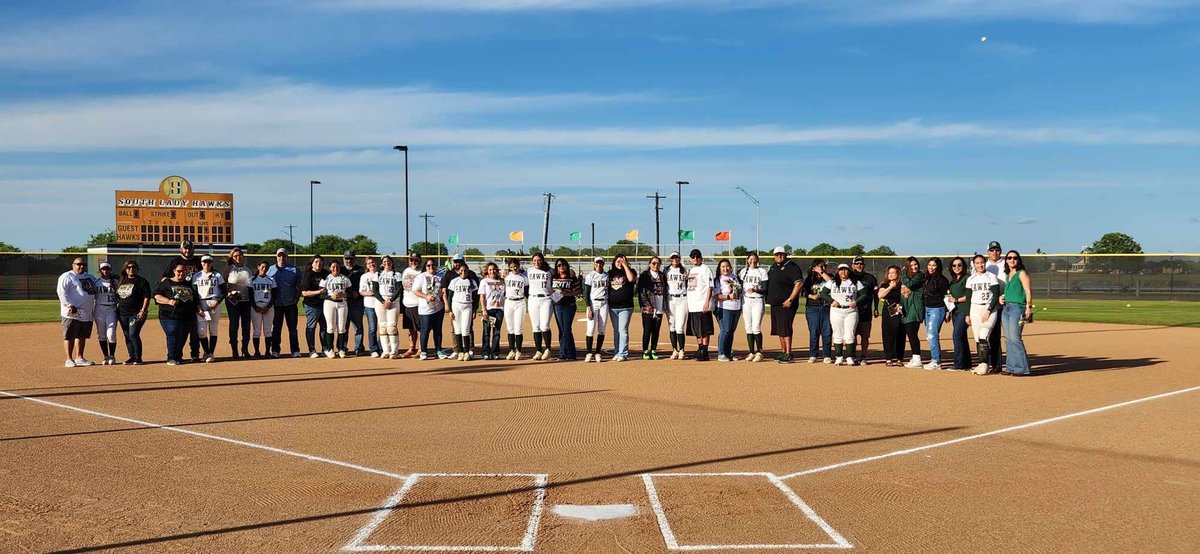 Lexi_sandoval11's tweet photo. Parents night… Everyday that I touch a softball my main goal is to always make you proud. Homerun tonight was for you. Thank you mom and dad for your never ending support and love. 14-0 in district and we keep working 🧡💪🏼 #stayhumble #workhard #family #uncommitted https://t.co/RC6ujx2zPQ