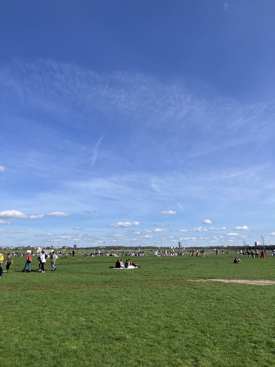 ¿Que pasaría si Aeroparque se cerrara de un día para el otro?
No hay dudas que se llenaría de gente como en Tempelhof, Berlin.