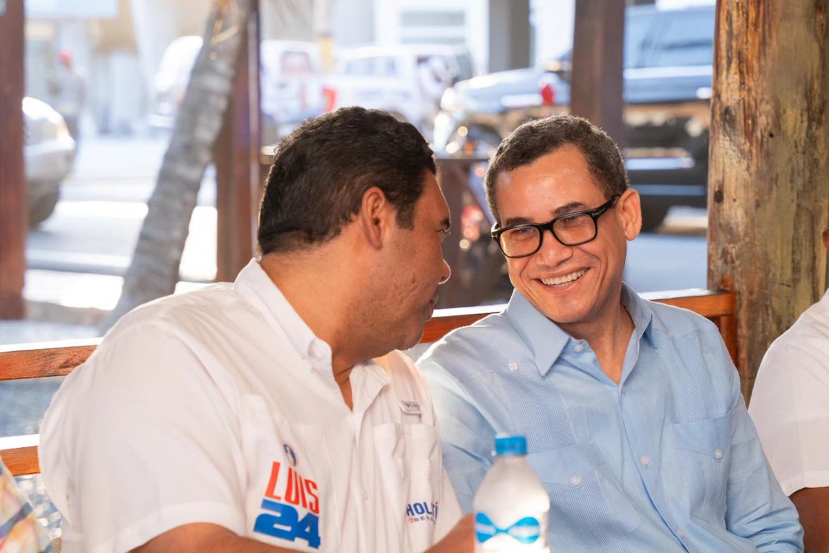CholitinDuluc's tweet photo. Grandioso acto de juramentacion en Boca de Yuma de un actual regidor del PLD, el amigo Yankel y un ex candidato a regidor del PLD, el amigo Cholo, presidido por @EddyOlivares14 https://t.co/0v8d253NVu