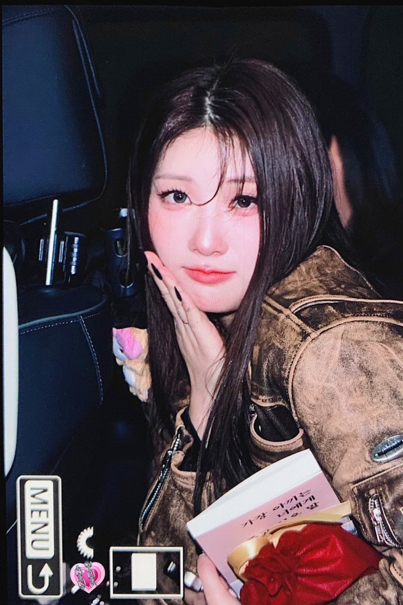 240406 ㅜㅜ나 진짜 여미새가 돼서 펄럭펄럭 날아갈껏갓아
#채인 #chaein #퍼플키스 #purple_kiss #bbb #이채영