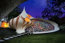 ClaireCardwell's tweet photo. Weird and Wonderful Buildings Part 3 The Nautilus House https://t.co/LR9IOpxWlJ #nautilushouse #architecture #organicarchiecture  #architecturaldesign #javiersenosiain #arquitecturaorganica  #mexicanarchitecture #clairecardwell #clairelcardwell #thenakedarchitect #nakedarchitect https://t.co/unkfckIHJ2