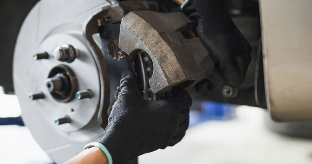 AAAClubAlliance's tweet image. Don't wait for trouble on the road – if you notice any of these signs, it might be time to schedule a brake inspection! spr.ly/6012Z04mG