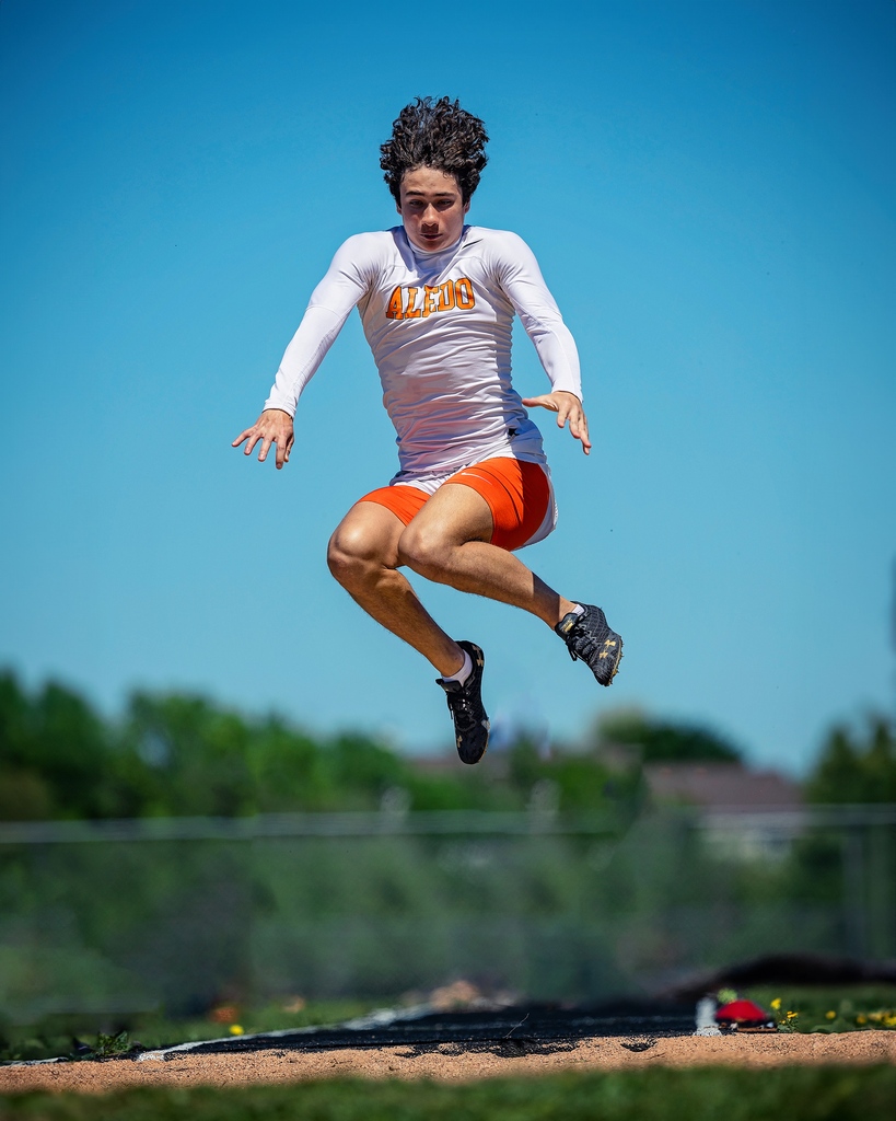 Jumping into the weekend with both feet!  Hope your weekend is filled with adventure!

#Track #District #Jump #Aledo #Weekend #SportsPhotographer #AledoPhotographer #FWCamera #HSTrackandField