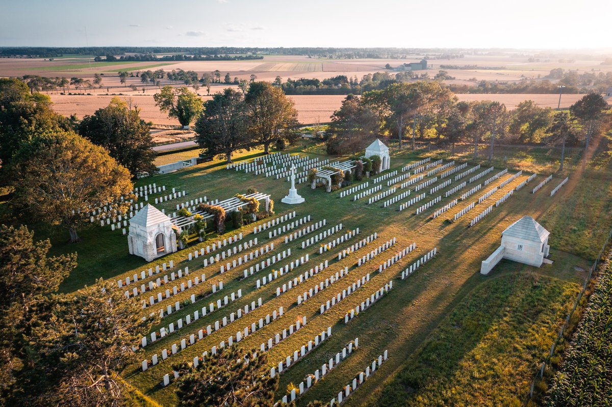 📍 Ryes War Cemetery, Normandy. This cemetery is not far inland from the beaches at Arromanches, where the 50th Division landed 80 years ago on 6 June, 1944. Find out about our events in Normandy here: ow.ly/LYxm50R91Rx #LegacyofLiberation #DDay80