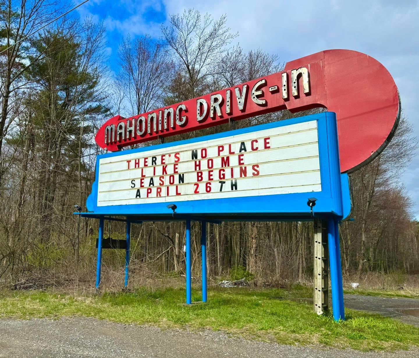 Reeling in the film fans: Mahoning Drive-In is last in the U.S.