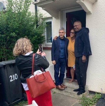 @SadiqKhan has delivered so much for this borough - better air quality, new homes, free school meals and support for young people. That’s why it was a pleasure to join him, @Semakaleng and @stellacreasy to talk to residents in our ward this morning